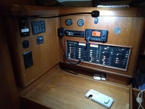 Nav station with new VHF and light installed